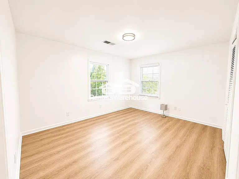 338 Travis St — Photo 31