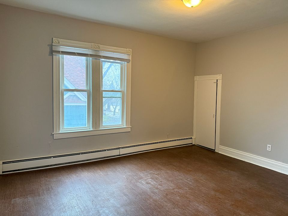1st image of 1077 Reaney Ave E #2