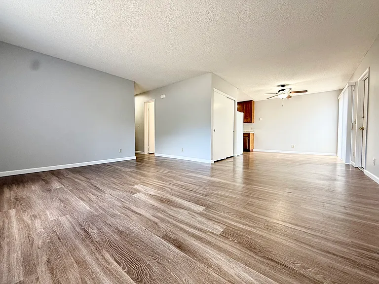 2350 Sea Breeze Dr — Photo 3
