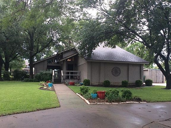 2nd image of 1314 Clubhouse Dr