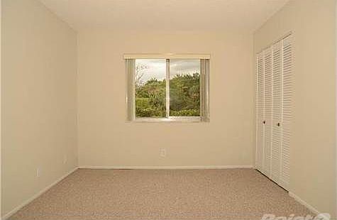 3rd image of 107 Gardens Dr APT 105