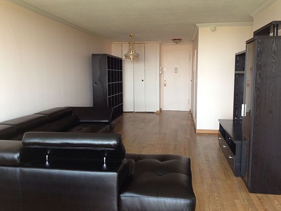 Huge Living room & dining foyer