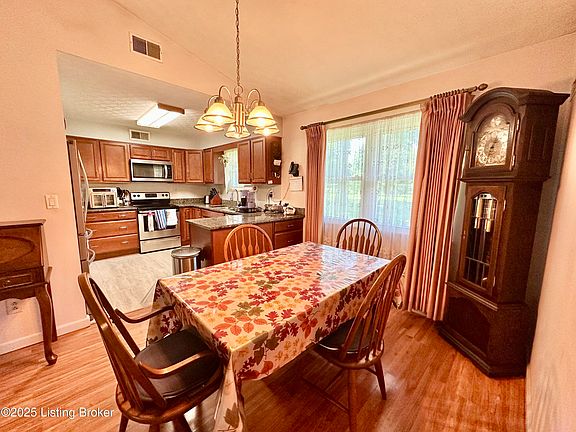 4th image of 1019 S Woodland Dr