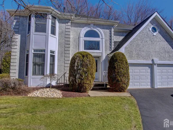 19 Aldingham Cir, East Brunswick, NJ 08816
