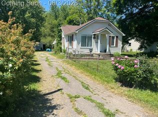 1086 Forest Ave, Burton, MI 48509