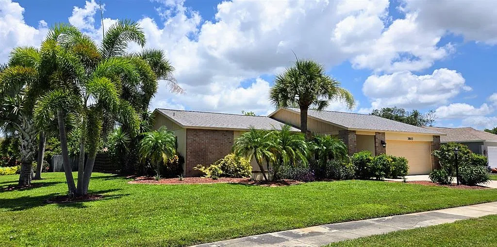 3 bed, 2.0 bath, 1444 sqft, $4,500 — Photo 2