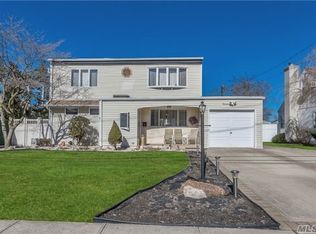 1406 Webster St, Floral Park, NY 11001
