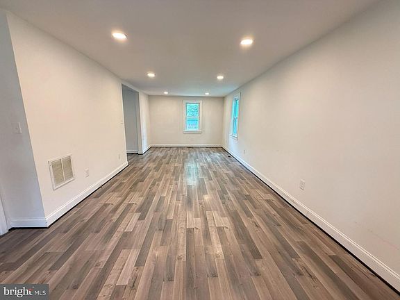 2nd image of 369 Charles St