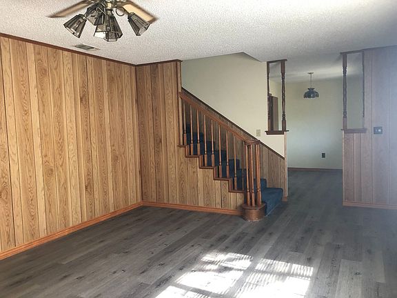 5th image of 203 Carriage Ln