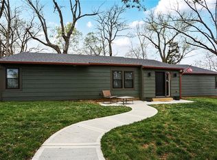 178 Anchor Dr, Lake Tapawingo, MO 64015