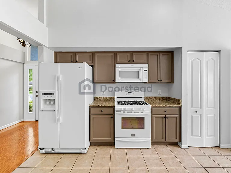1256 Jasmine Lake Dr — Photo 10