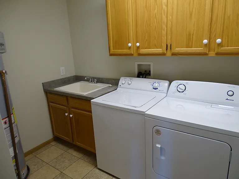 921 E Jefferson St — Photo 8