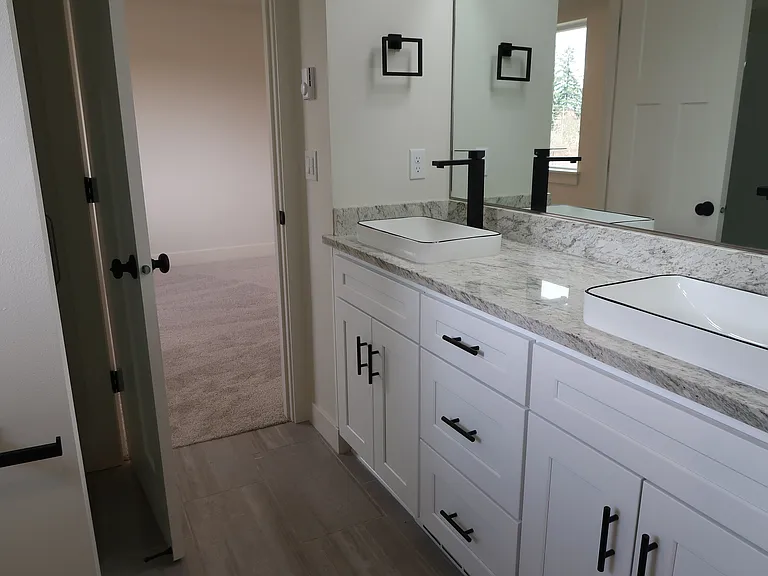 Seven Oaks Luxury Duplexes — Photo 103