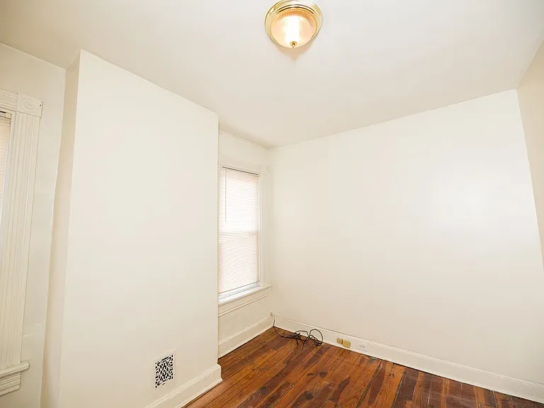 109 W 27th St — Photo 13