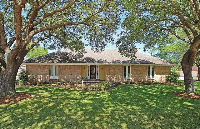 1st image of 82 Chateau Mouton Dr