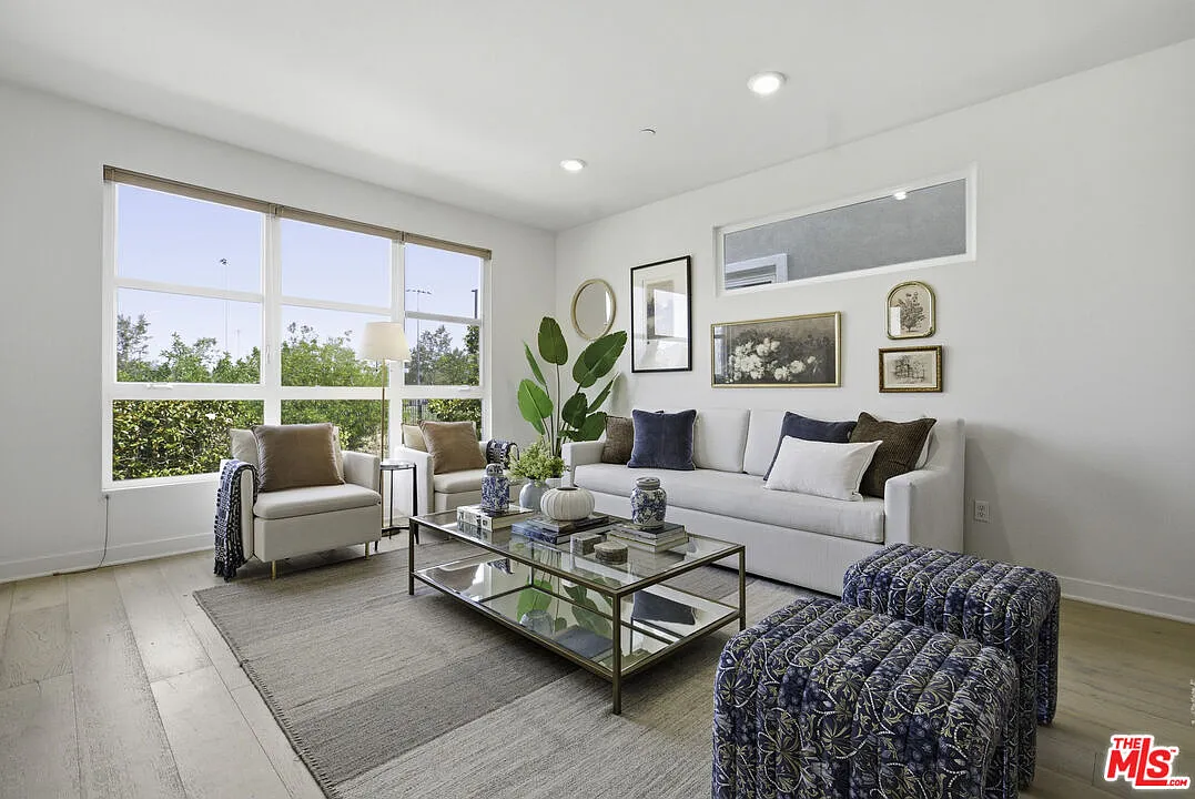 4 bed, 4.0 bath, 1830 sqft, $5,500 — Photo 1