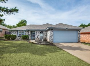 1112 Andrew St, Crowley, TX 76036