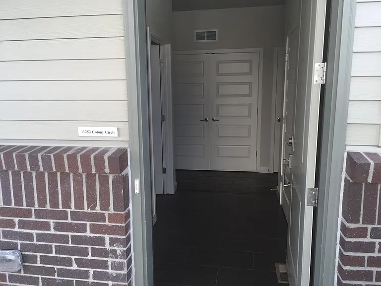 11253 Colony Cir — Photo 2