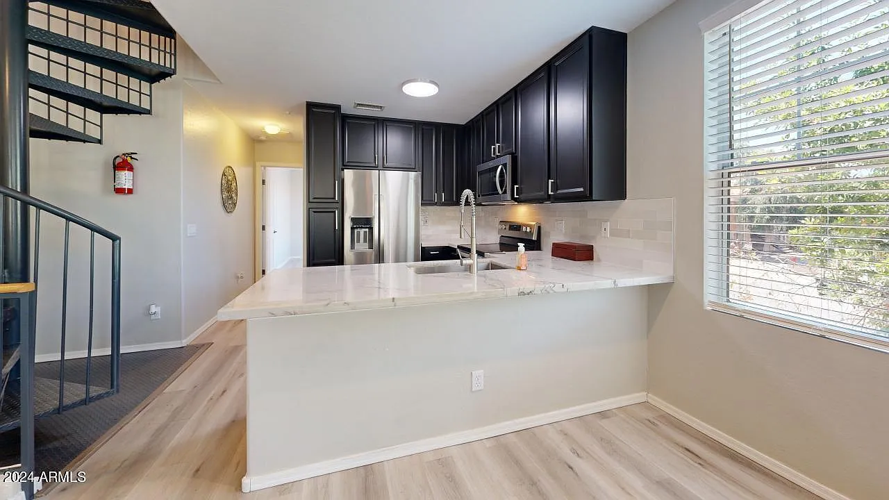2 bed, 2.0 bath, 1040 sqft, $2,100 — Photo 3