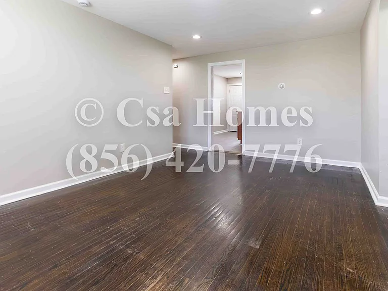 1562 Bradley Ave — Photo 2