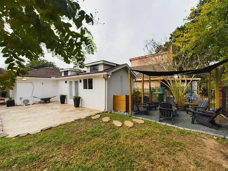 7702 Antoine Dr — Photo 46