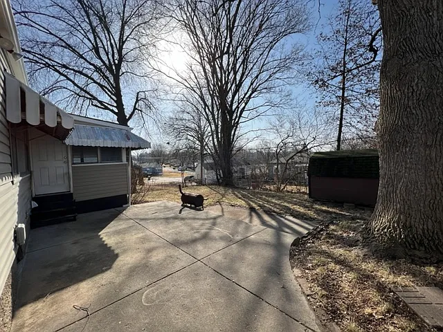 1206 Hoyt Dr — Photo 2