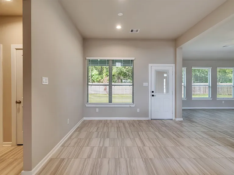 8510 Amber Bend Dr — Photo 27