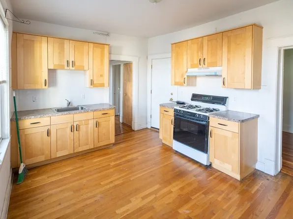 26 Pearl St APT 3, Somerville, MA 02145
