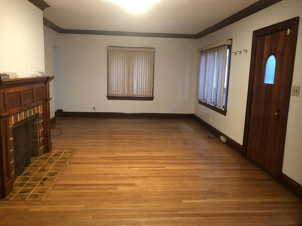 2nd image of 115 Broad Ave NW