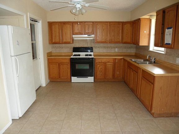 5th image of 3014 Somerset Ave