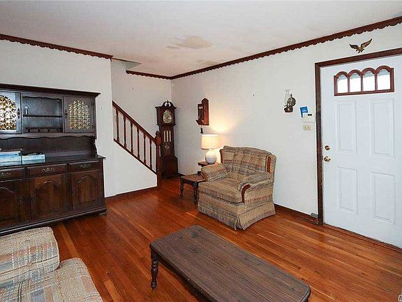 2nd image of 4 Garden Ave