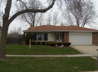 3200 Drover Ln, Darien, IL 60561