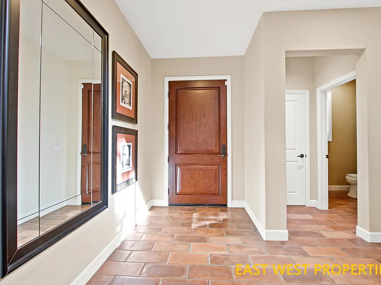 42 Royal Grv — Photo 4