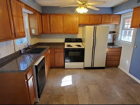 4th image of 936 Paxford Pl