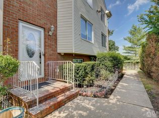 811 Holly Dr, Perth Amboy, NJ 08861