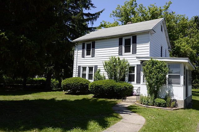 1st image of 704 Sayre St