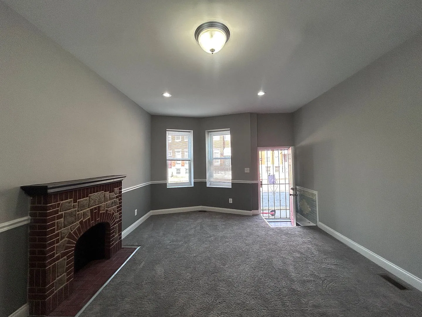 Baltimore - 4 Bedrooms + Den and 2.5 baths Available! — Photo 2
