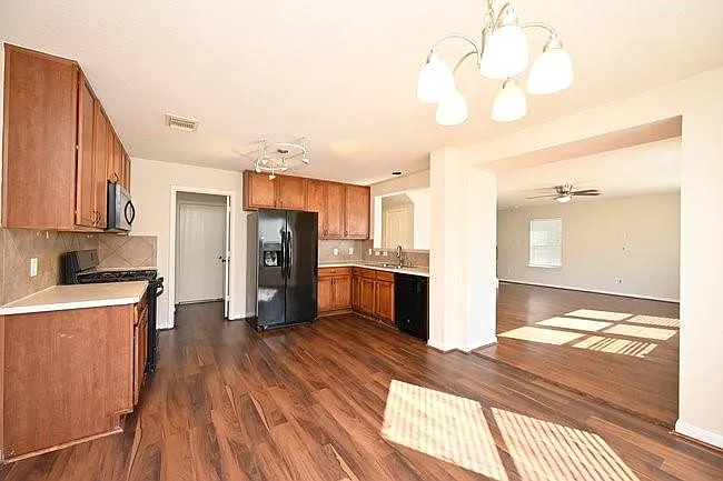 9403 Coatsworth Dr — Photo 30