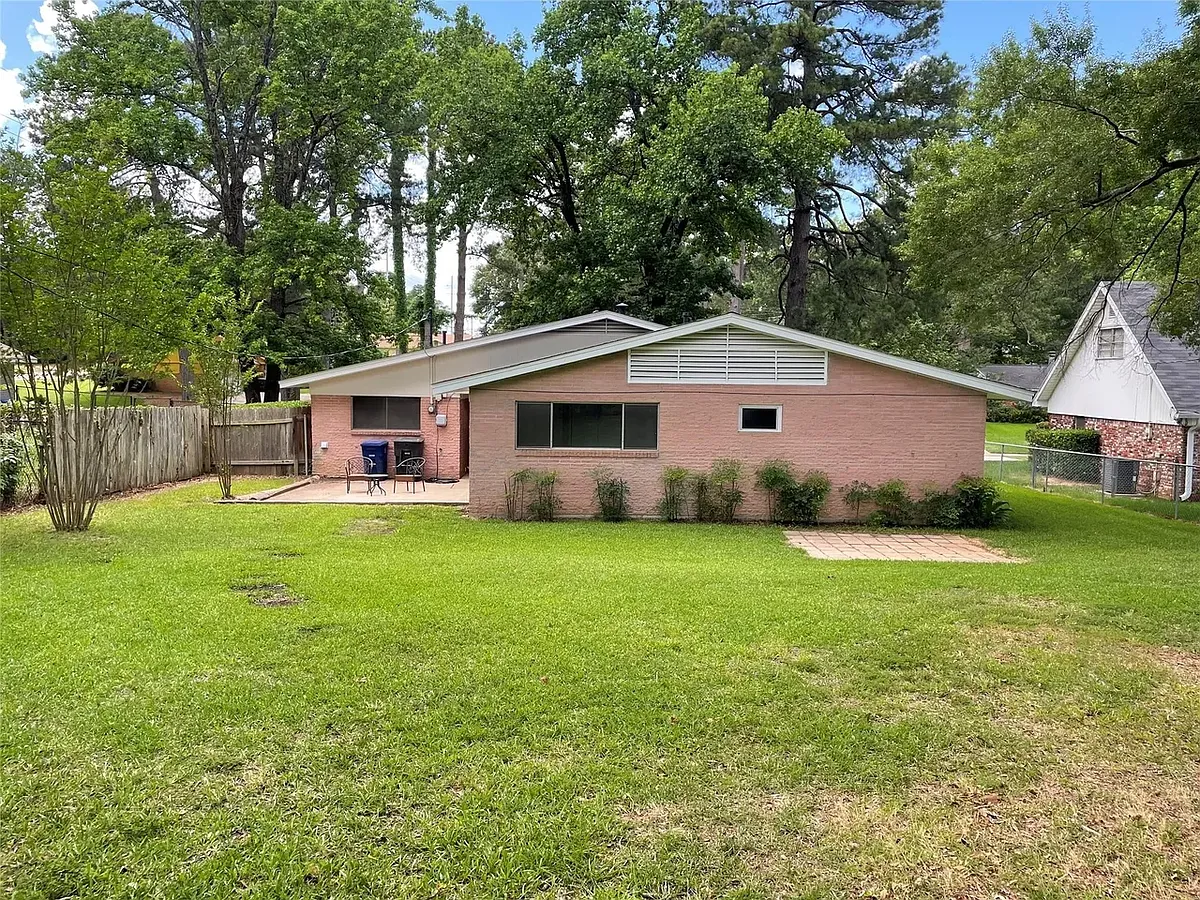 Building Photo - 2705 Parham Dr