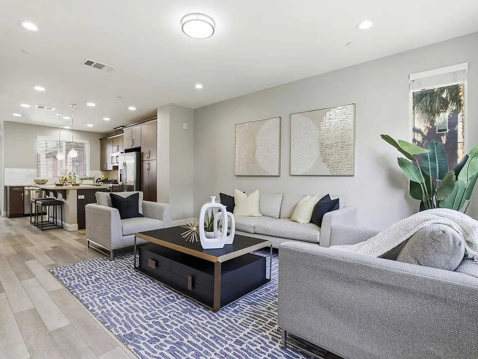 446 Ellicott Loop