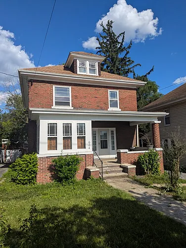 634 S Queen St Photo 1