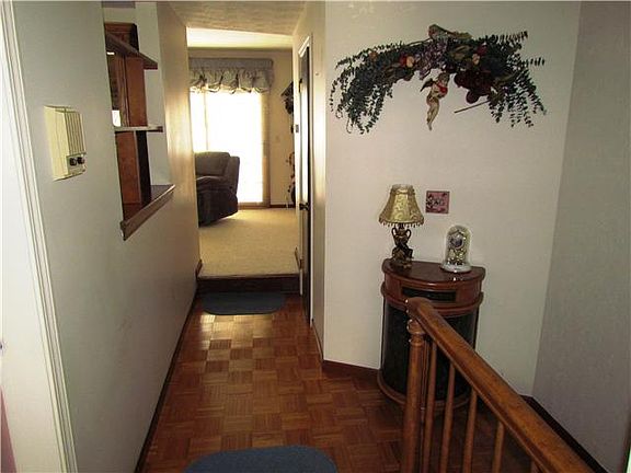 5th image of 10 Woodridge Trl
