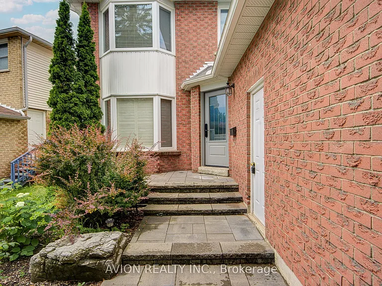 9 Falan Heights Cres — Photo 3