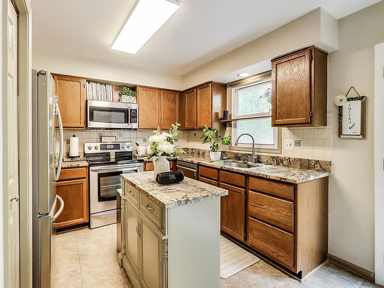 13630 Cedar Creek Ln — Photo 7