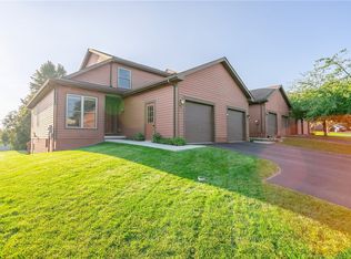 131 Broxbourne Dr, Fairport, NY 14450