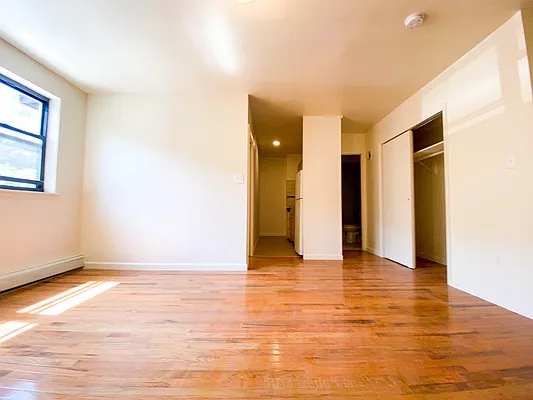 Rented by RealTegrity NY LLC | media 6