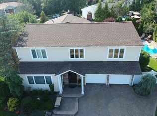 196 Whitewood Dr, Massapequa Park, NY 11762
