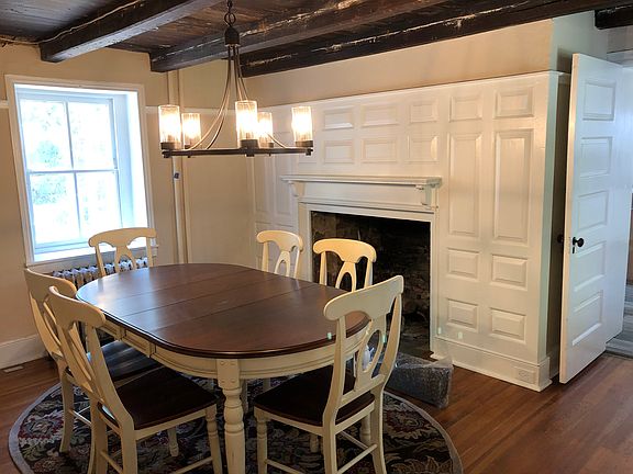 Dining room with fireplace 