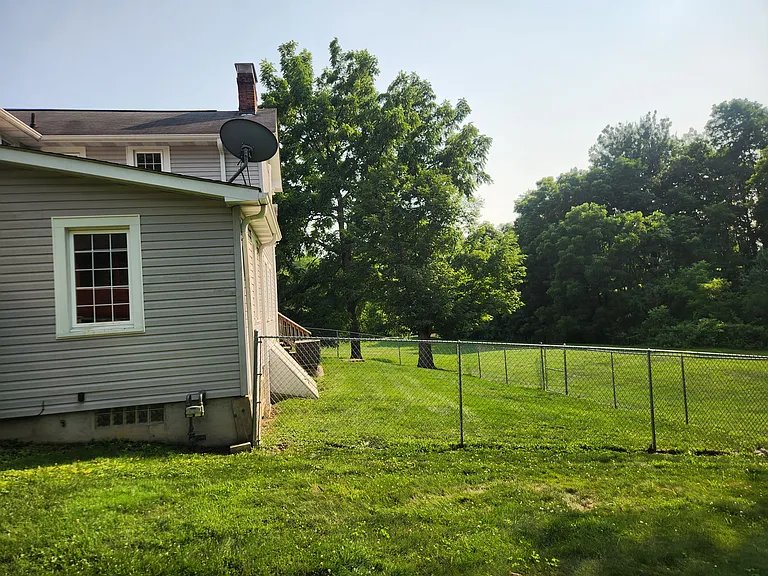 338 Thomas Rd — Photo 8