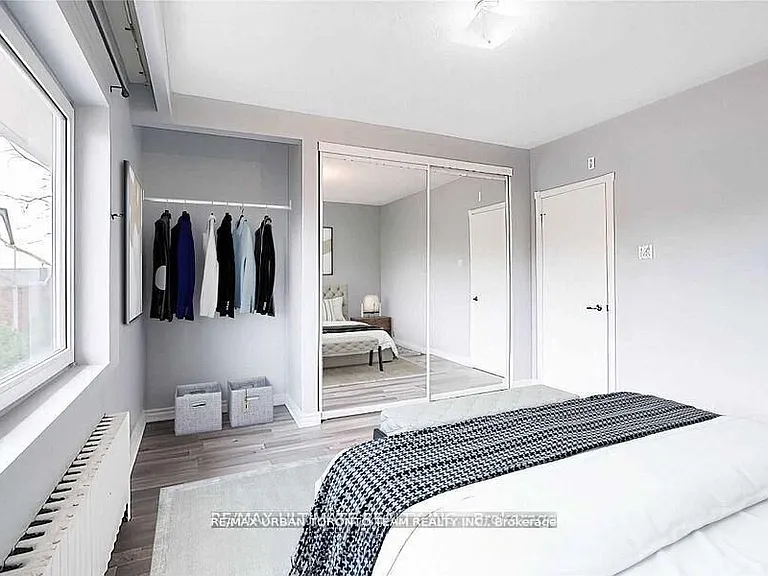 745 Coxwell Ave #UPPER — Photo 12